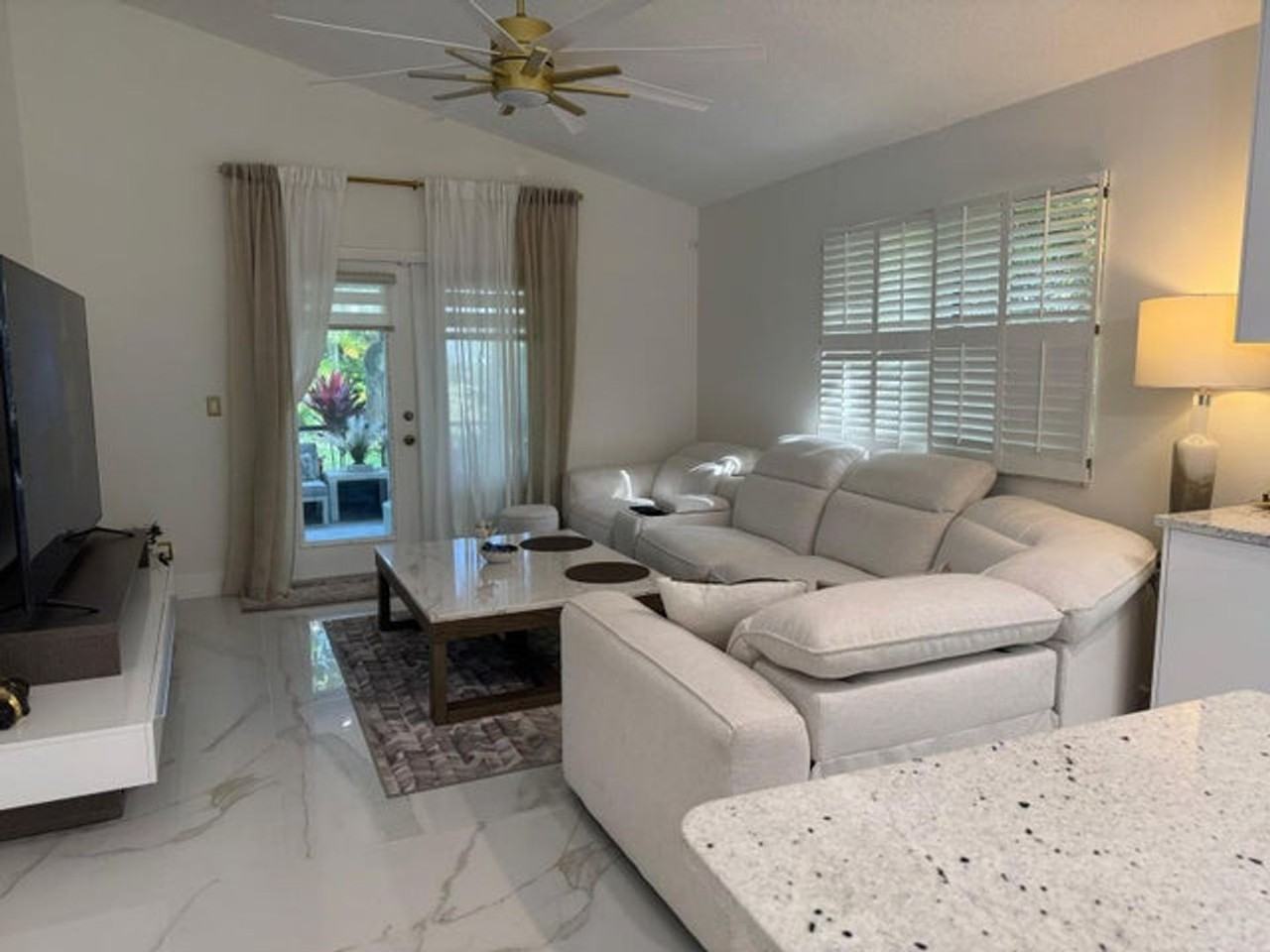 544 Nw 38th Ave - Photo 6 of 16