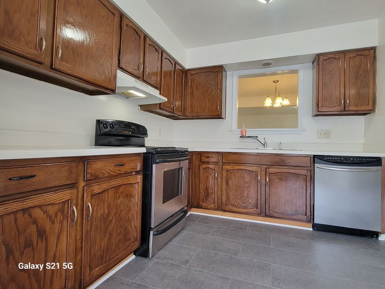 1563 Jameson Dr - Photo 2 of 21