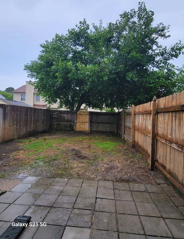 1563 Jameson Dr - Photo 5 of 21