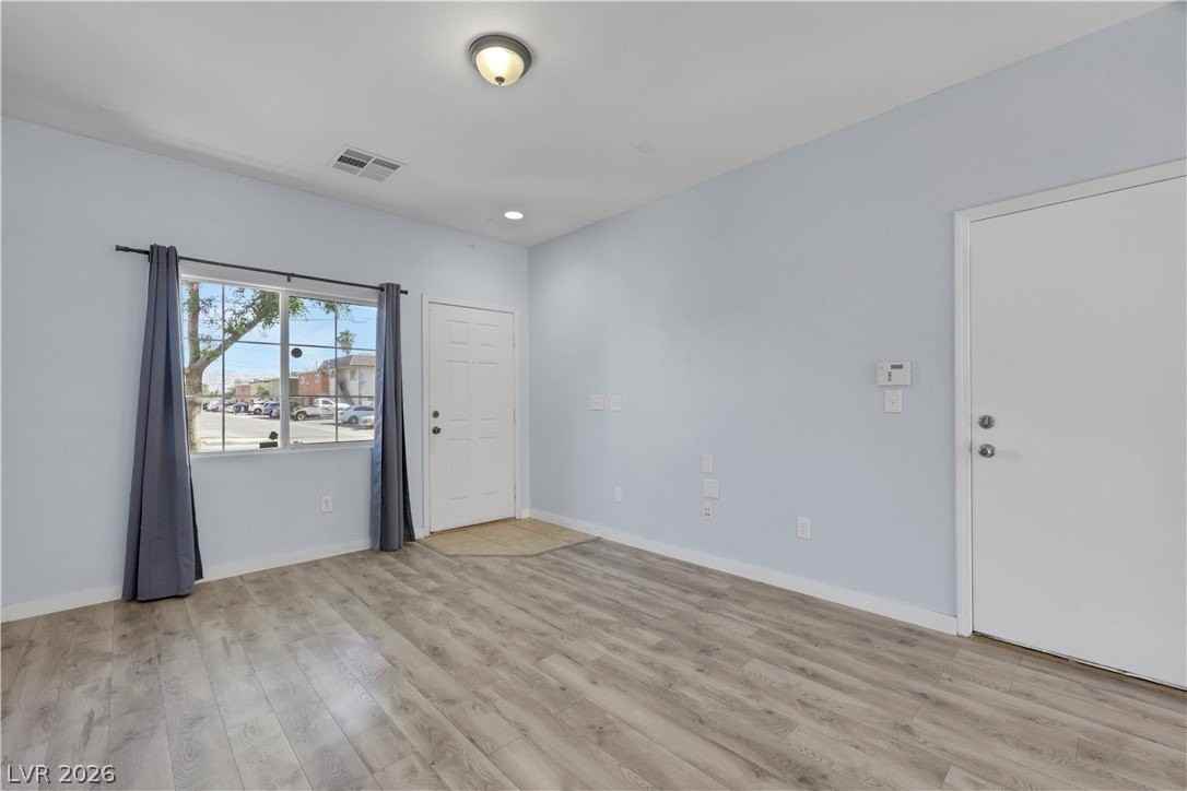 3423 Holly Ave - Photo 4 of 38