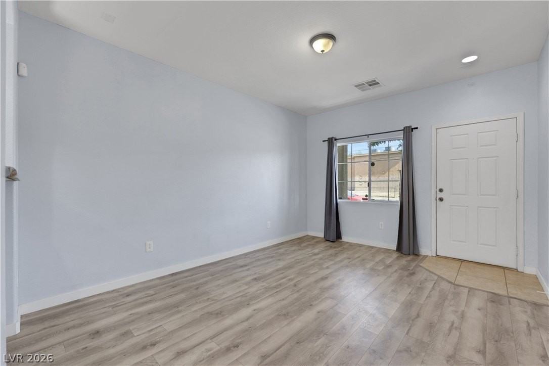 3423 Holly Ave - Photo 5 of 38