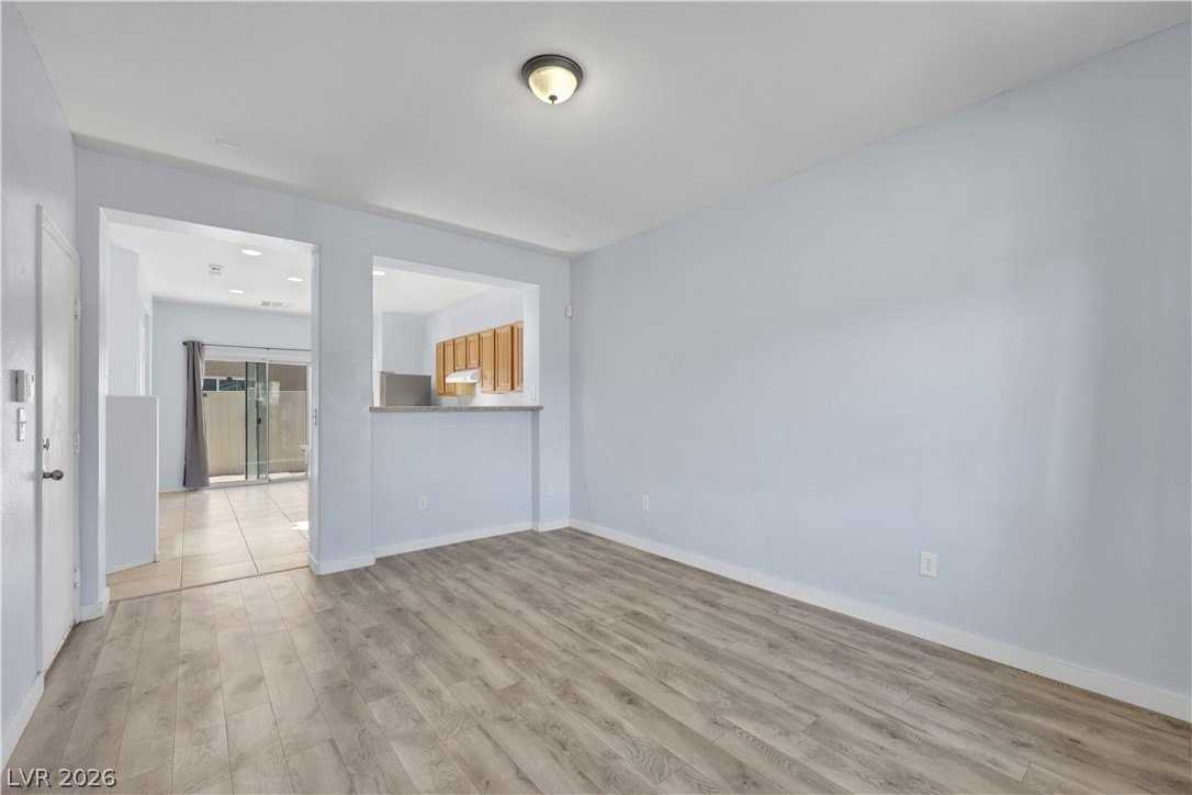 3423 Holly Ave - Photo 7 of 38