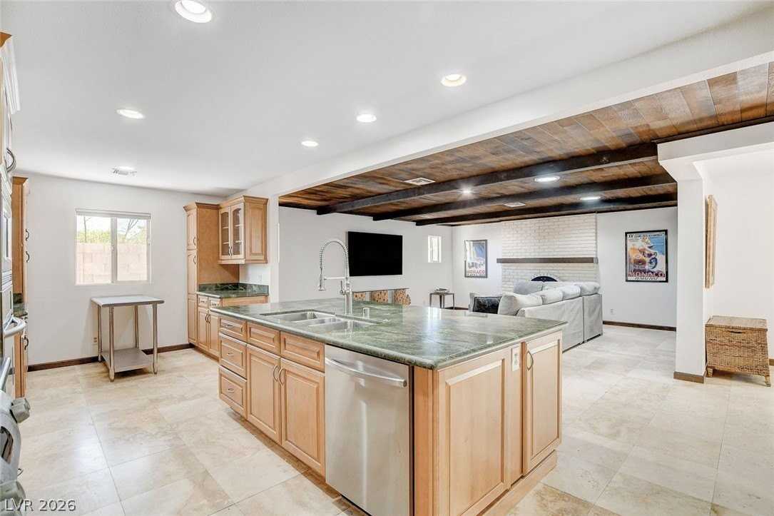 408 Lacy Ln - Photo 4 of 42