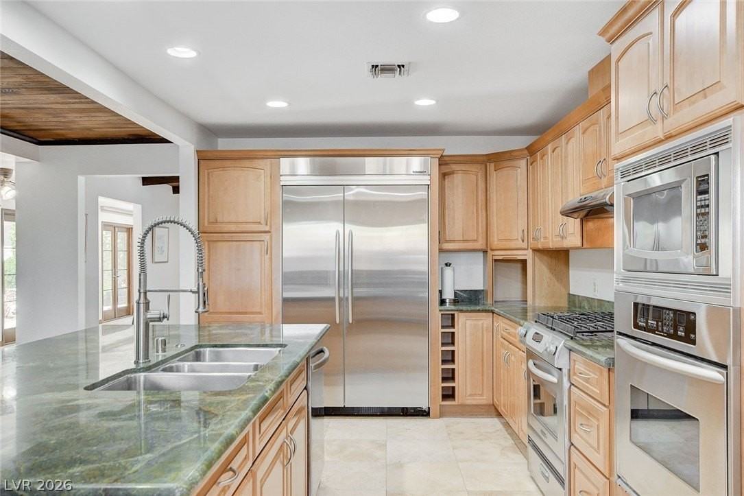 408 Lacy Ln - Photo 6 of 42
