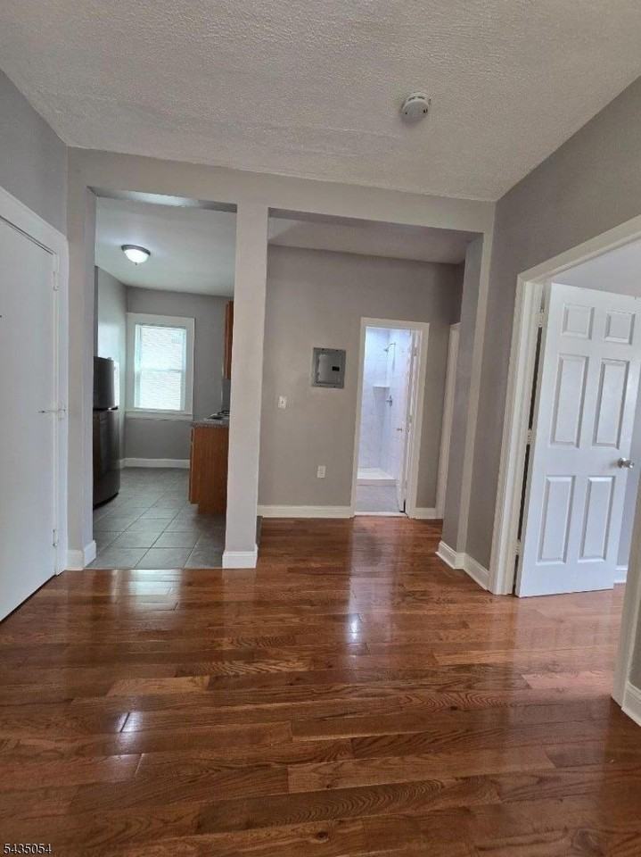 170 Bellevue St #1R - Photo 2 of 8