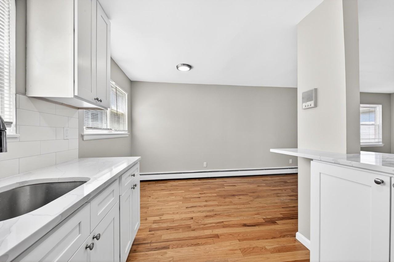 42 Lineau Pl #6A - Photo 4 of 23