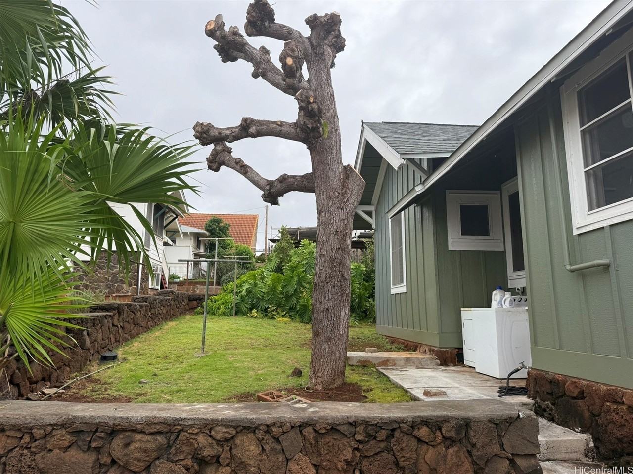 1224 Koko Head Ave - Photo 4 of 17