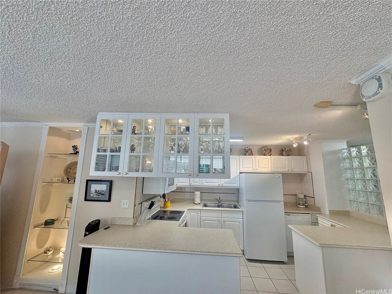 2415 Ala Wai Blvd #1208 - Photo 2 of 17