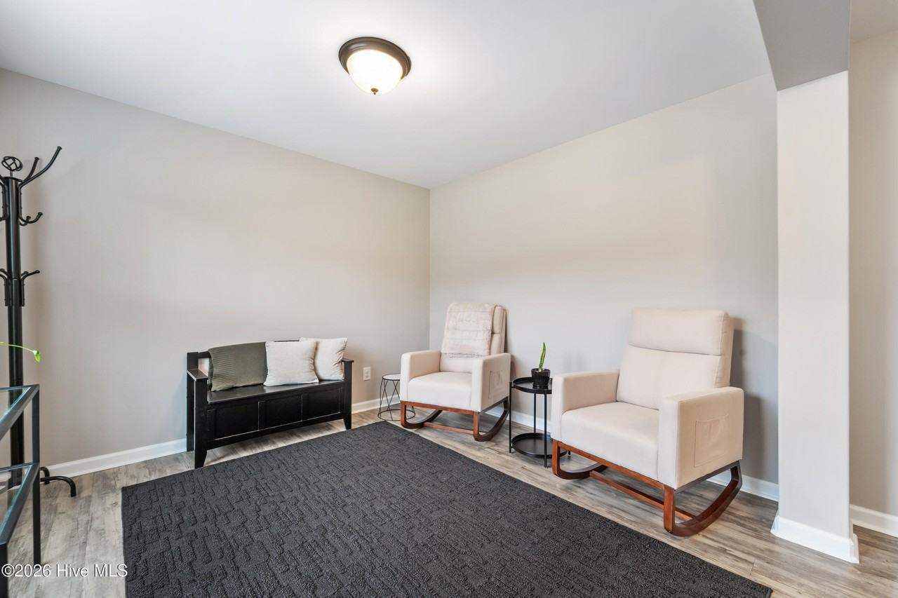 242 Legacy Ln - Photo 5 of 33