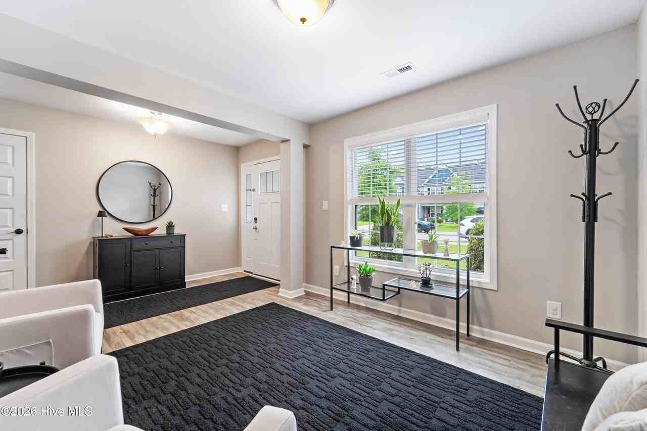 242 Legacy Ln - Photo 6 of 33
