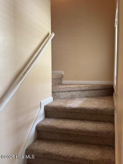 224 Hemlock Dr - Photo 5 of 16