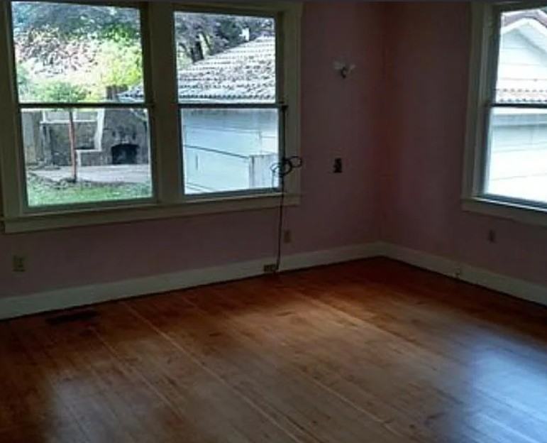 965 E St Ne #1 - Photo 5 of 6