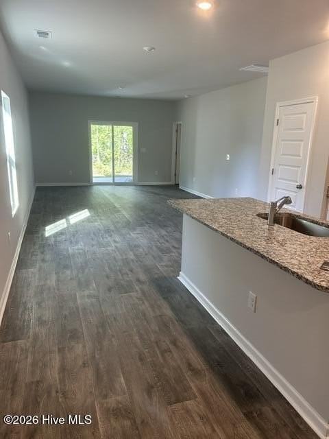 1063 Harbor Dr - Photo 3 of 7