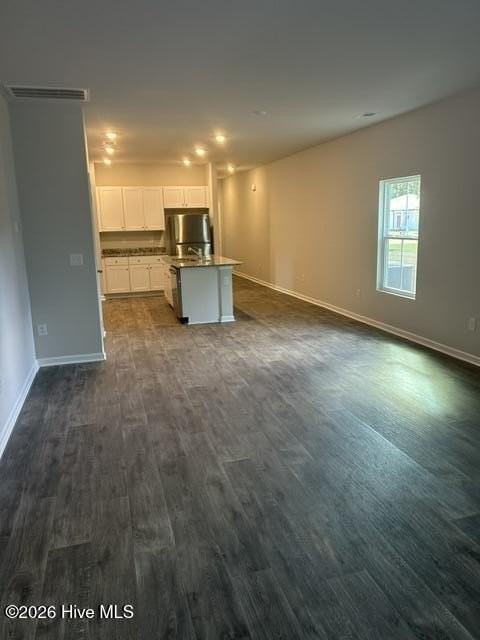 1063 Harbor Dr - Photo 4 of 7