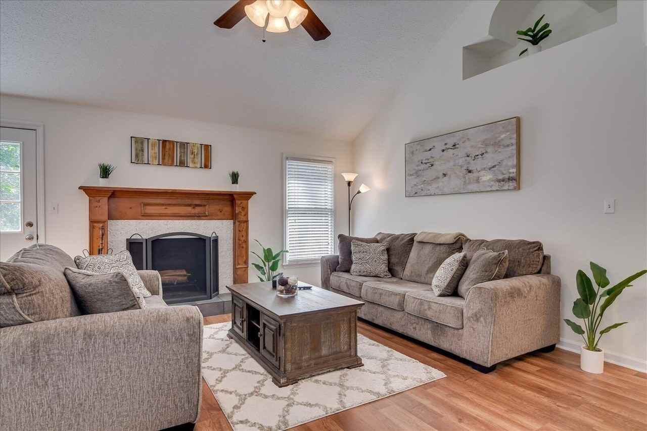 4724 Brookgreen Rd - Photo 7 of 33