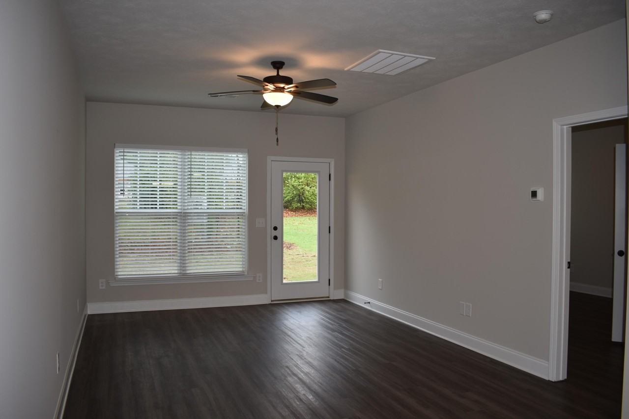 560 Hardy Pt - Photo 2 of 12