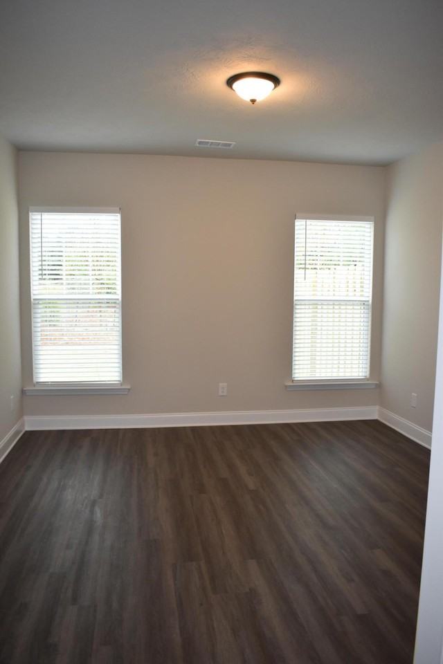 560 Hardy Pt - Photo 7 of 12