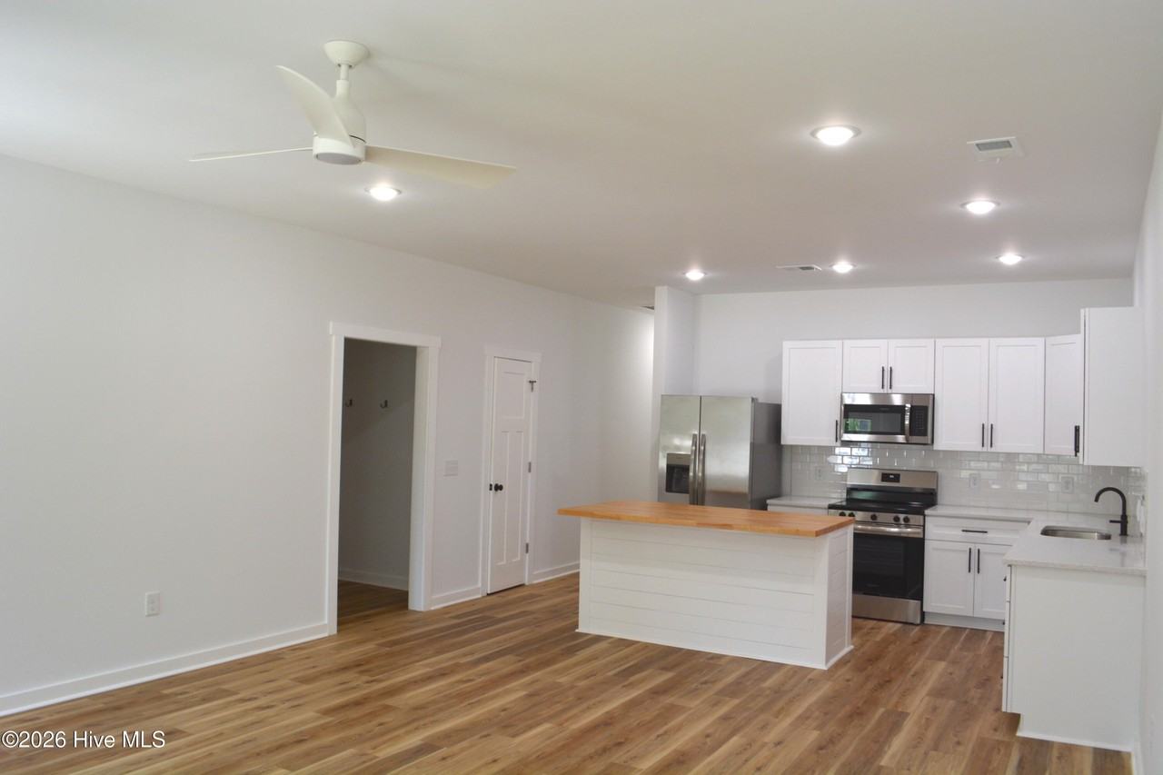 834 Greenwood Ct - Photo 4 of 20