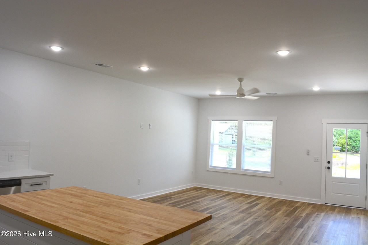 834 Greenwood Ct - Photo 6 of 20