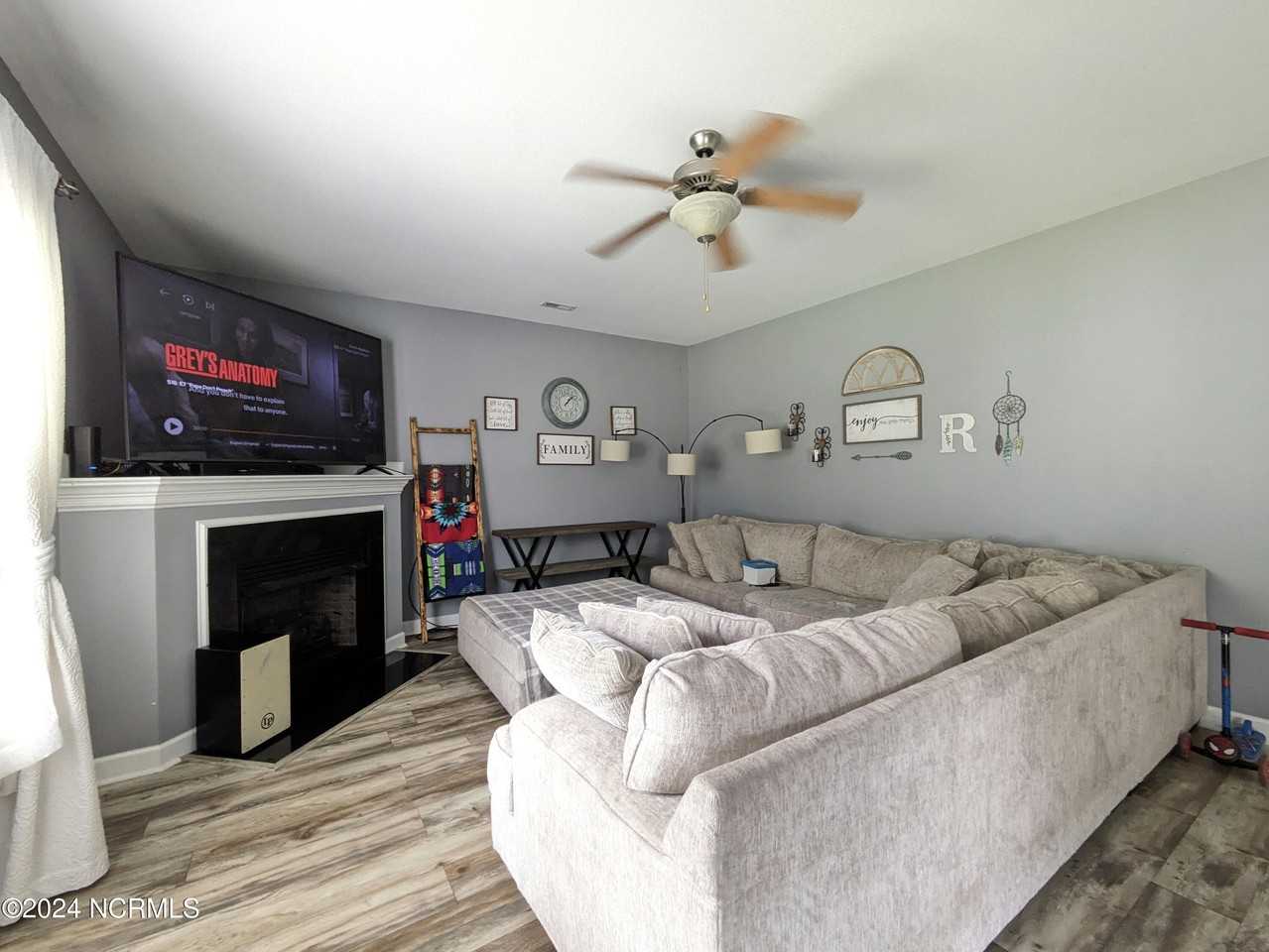205 Bell Ridge Ln - Photo 2 of 22