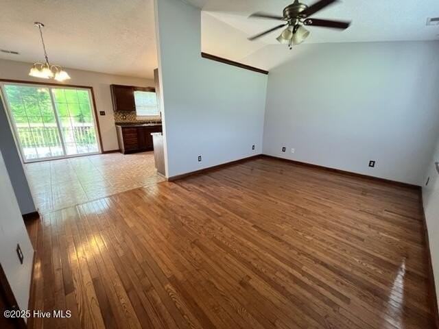 212 Winterberry Ct - Photo 4 of 16