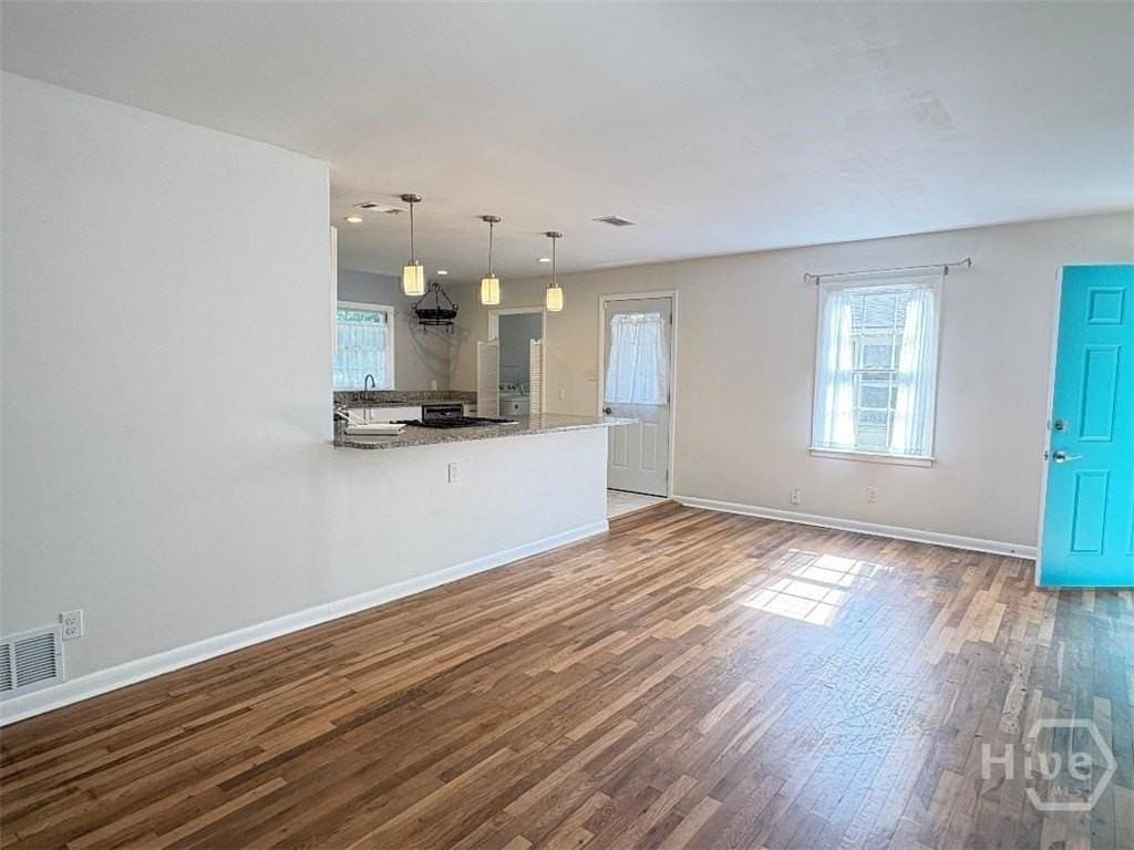 1714 E 60th St - Photo 5 of 16