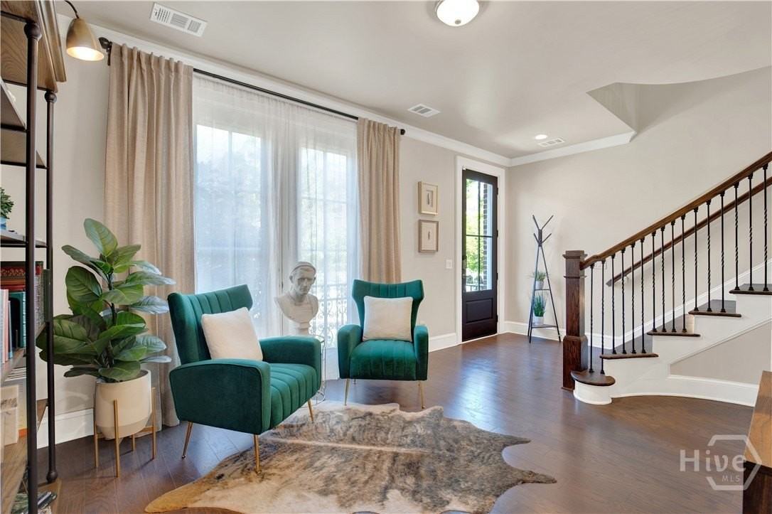 437 Port St - Photo 4 of 45