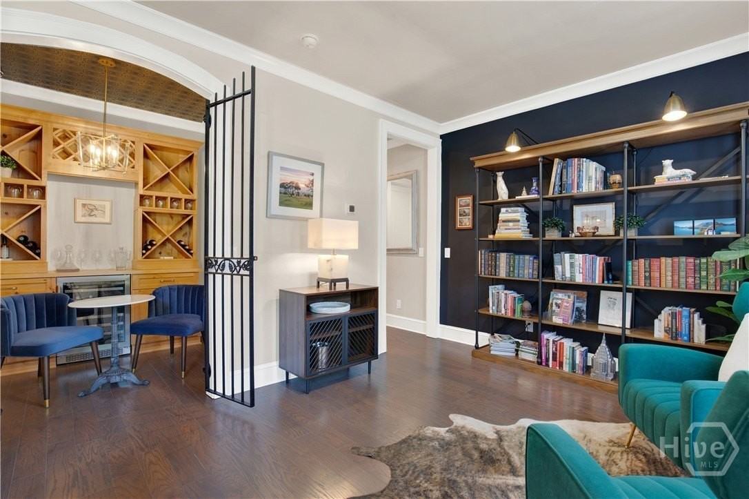 437 Port St - Photo 5 of 45
