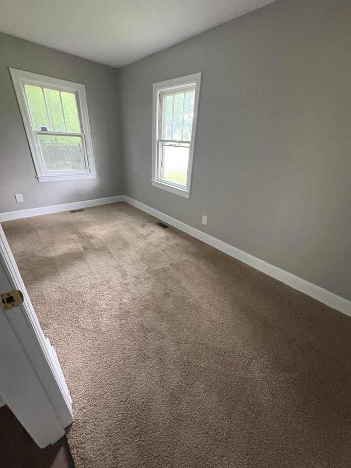 1120 Sparks Rd - Photo 3 of 6