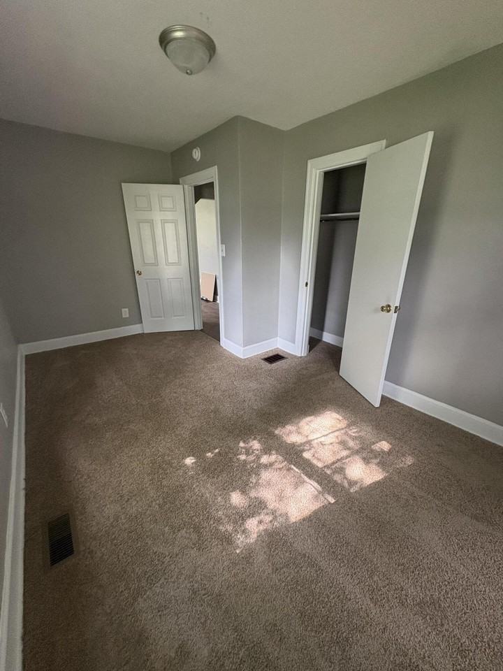 1120 Sparks Rd - Photo 4 of 6