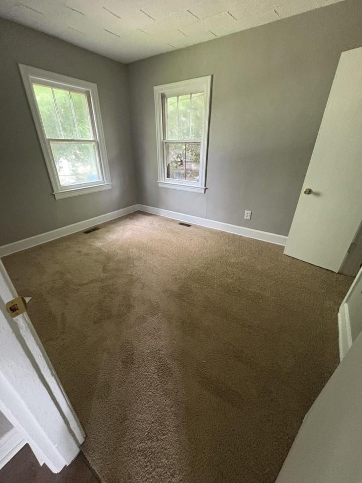 1120 Sparks Rd - Photo 5 of 6