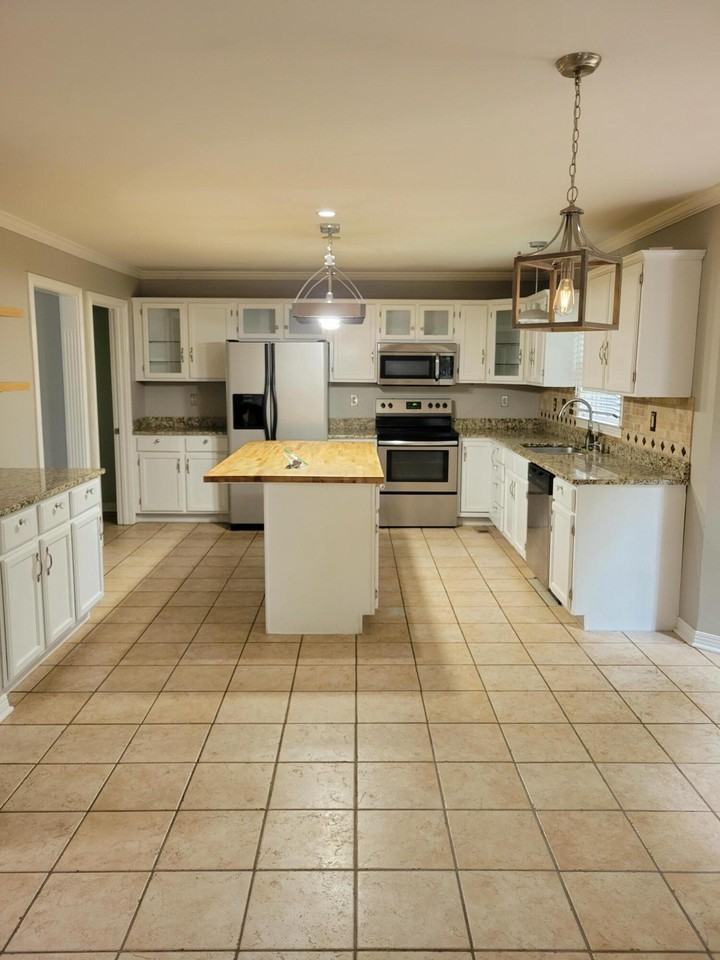 2149 Palomar Trace Dr - Photo 3 of 20