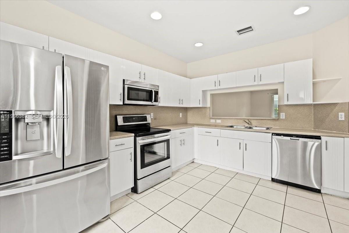 2779 Sw 82nd Ave #105 - Photo 4 of 28