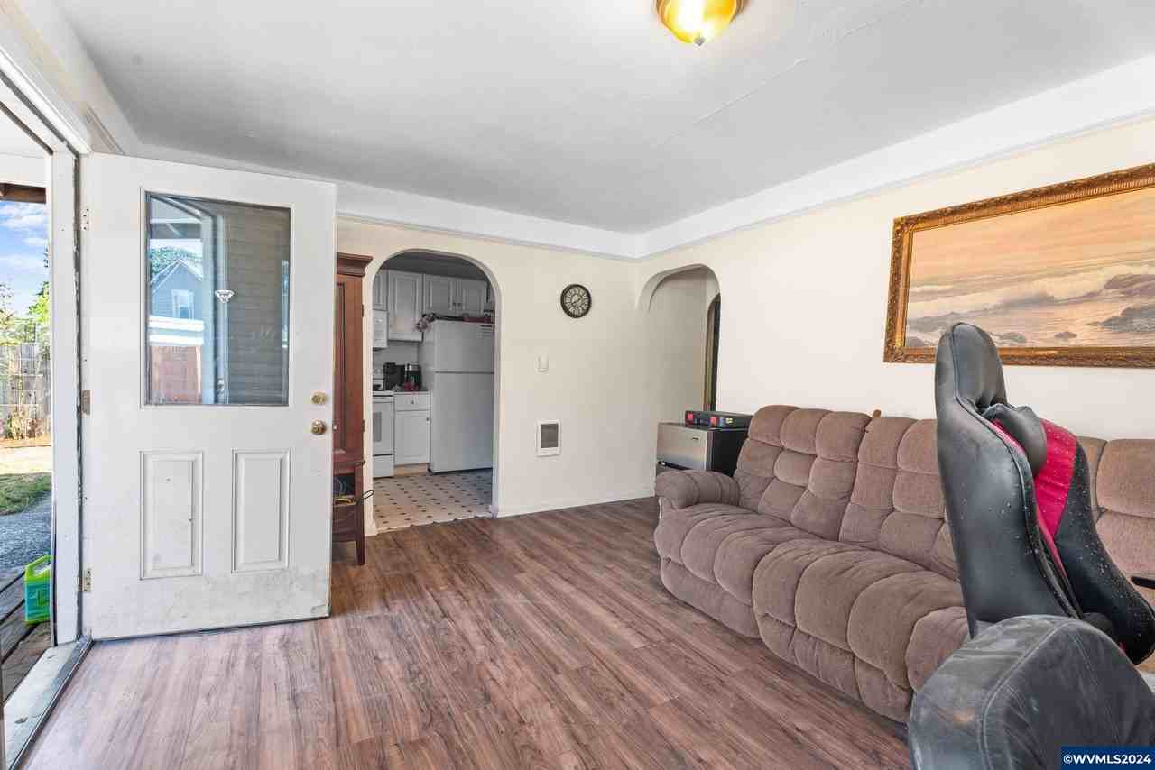 1138 13th St Ne #2 - Photo 3 of 6