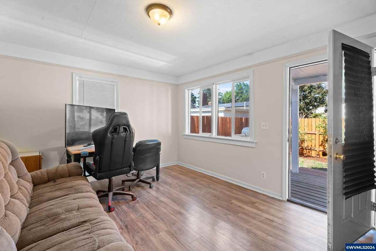 1138 13th St Ne #2 - Photo 4 of 6