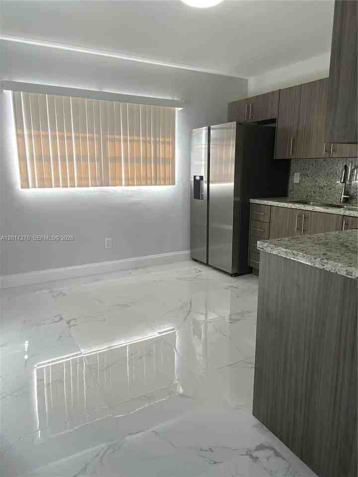852 Nw 8th St #852 - Photo 2 of 12