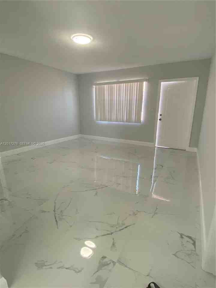 852 Nw 8th St #852 - Photo 3 of 12