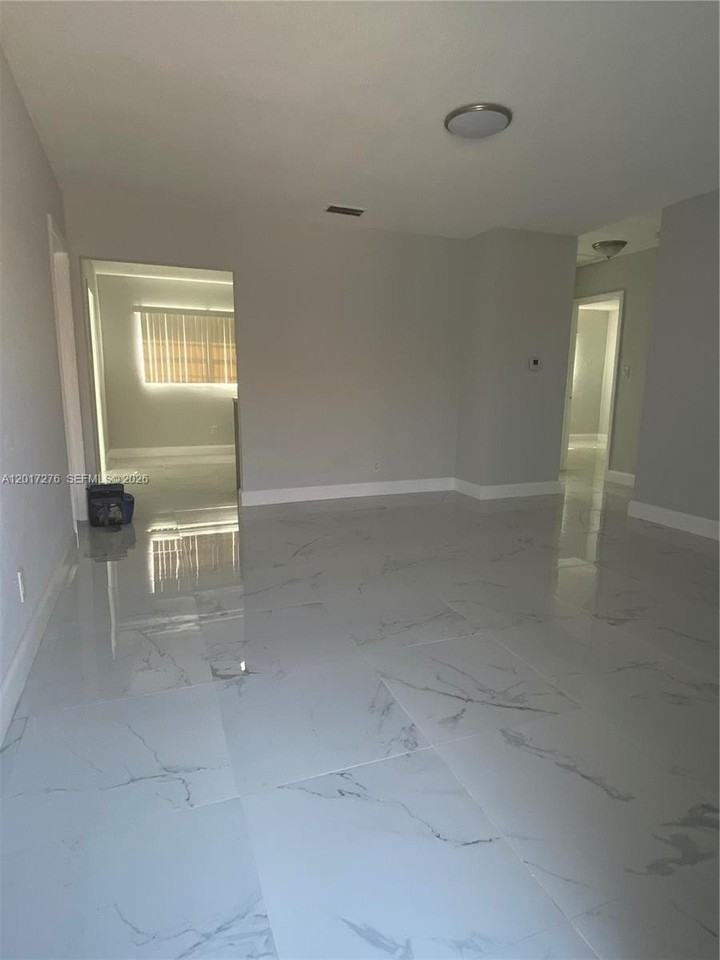 852 Nw 8th St #852 - Photo 4 of 12