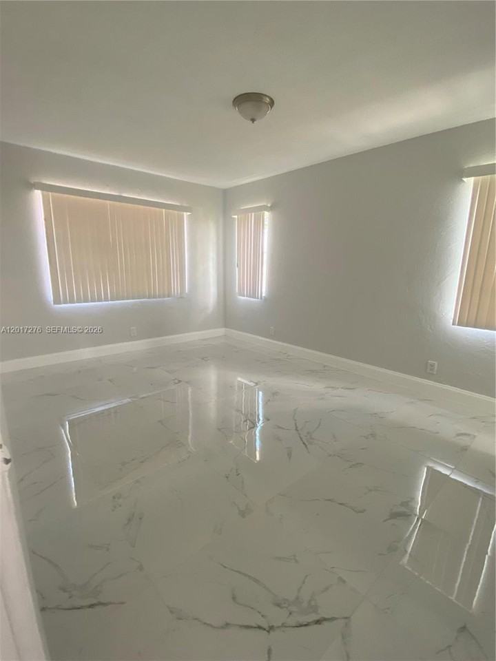 852 Nw 8th St #852 - Photo 5 of 12