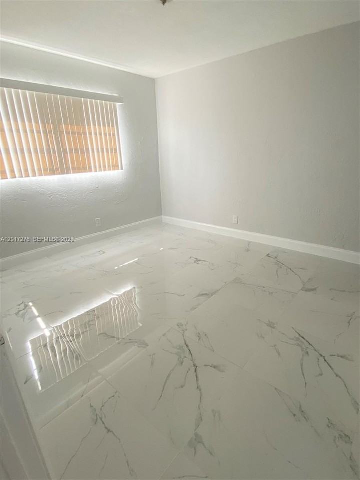 852 Nw 8th St #852 - Photo 7 of 12