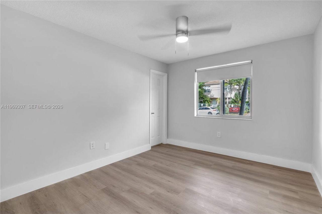 560 Ne 63rd St #3 - Photo 3 of 8