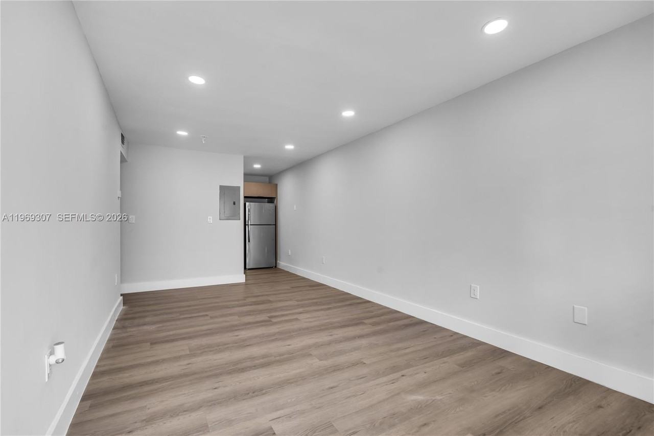 560 Ne 63rd St #3 - Photo 6 of 8