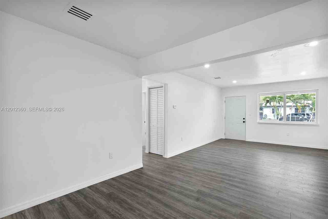 1061 Nw 108th Ter #1063 - Photo 5 of 8