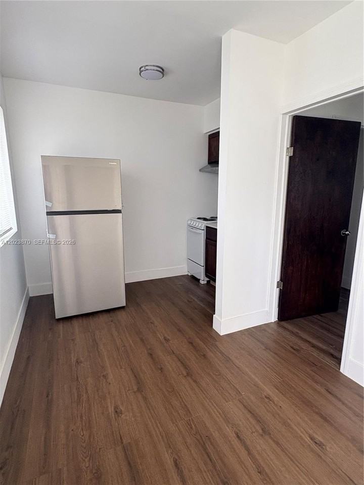 2052 Sw 7th St #4 - Photo 3 of 10