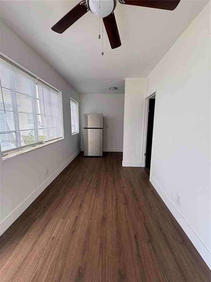 2052 Sw 7th St #4 - Photo 4 of 10
