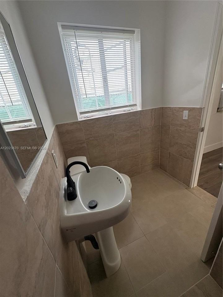 2052 Sw 7th St #4 - Photo 7 of 10
