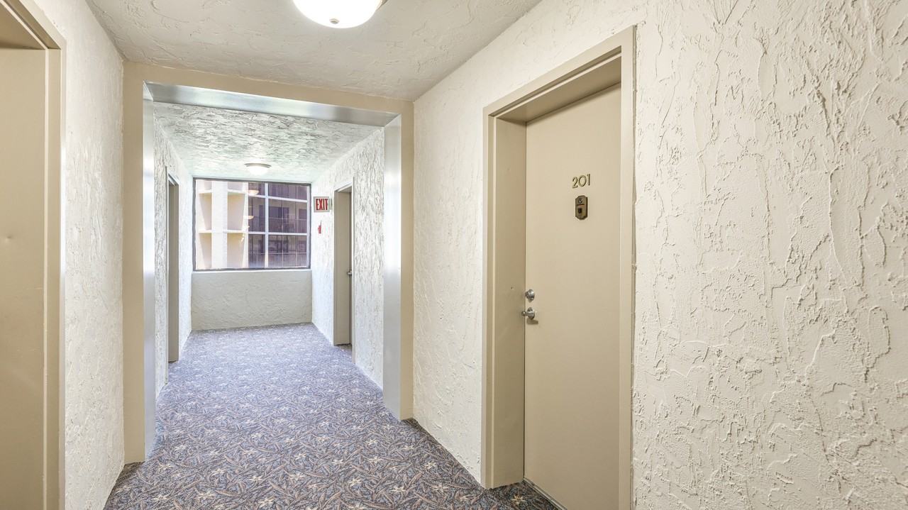 6116 43rd Street West - 201Dapt 201D #201D - Photo 3 of 27