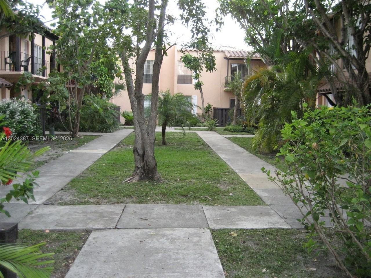 10806 N Kendall Dr #P26 - Photo 3 of 12