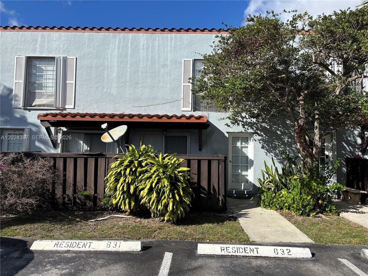 10806 N Kendall Dr #P26 - Photo 4 of 12