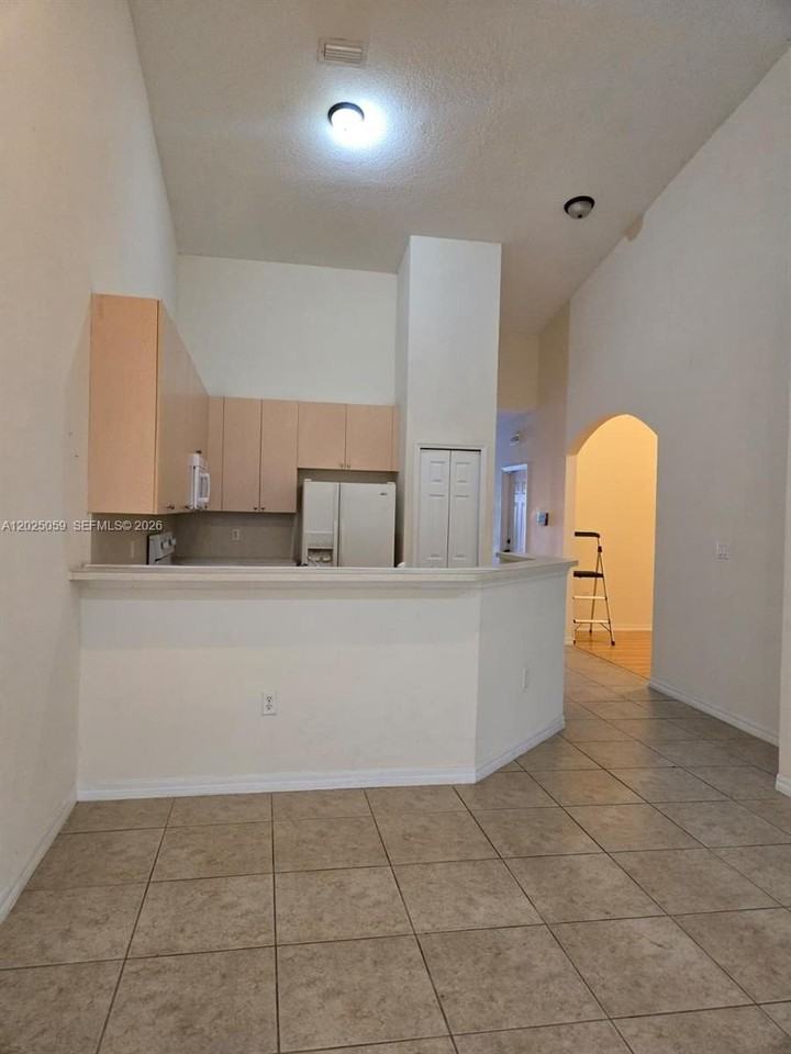 1158 Ne 32nd Ave #1158 - Photo 3 of 21